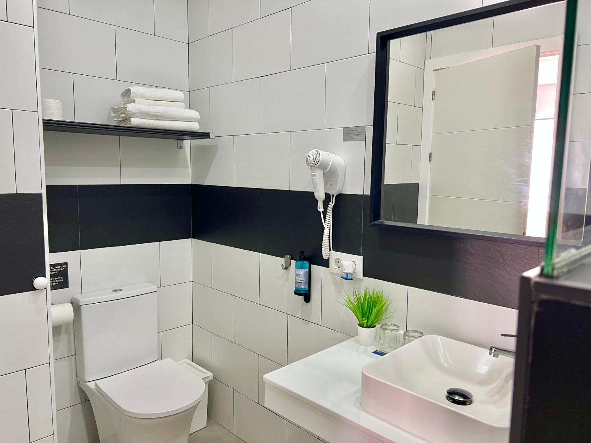 Dori Rooms Hostal Tarifa Bagian luar foto